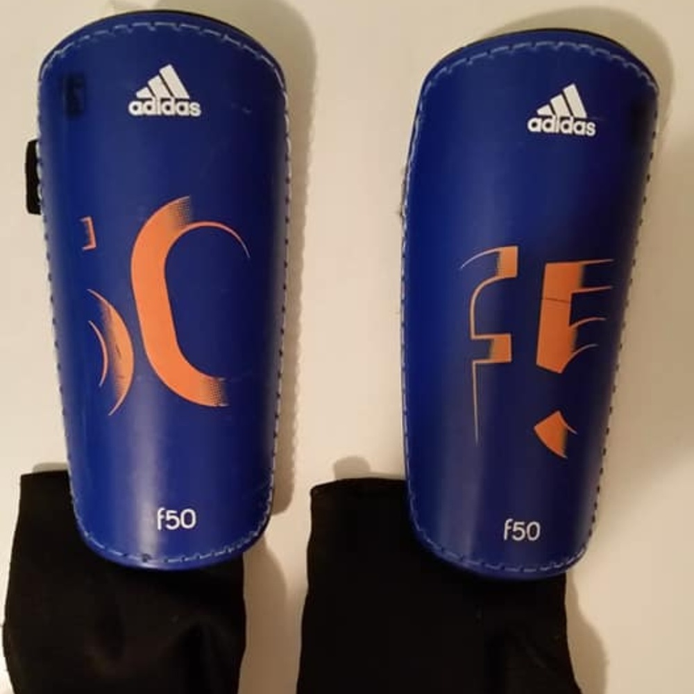 Pre Owned Adidas Soccer Shin Guards  Kids Sz M